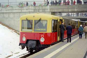 Bild 20 seitl. Frontansicht Panorama Zug