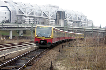 Bild 32 Zug BR 481/482 auf einer Br&uuml;cke