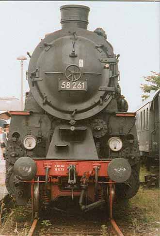Bild 14 Nahaufnahme Front Lok 58 261
