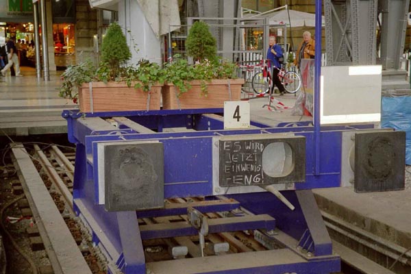 Bild 17 Puffer mit Aufschrift 