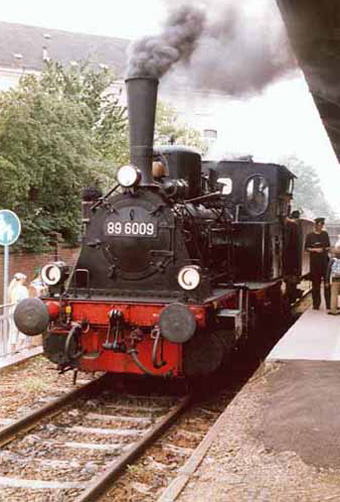 Bild 1 Dampflok mit Schlepptender Br 89-6009 von schr&auml;gvorn