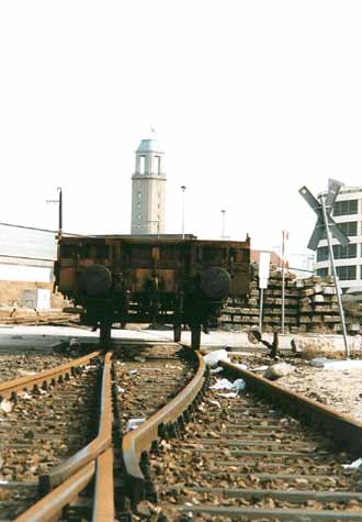 Bild 22 Optische T&auml;uschung, Rathausturm steht auf Rungenwagen