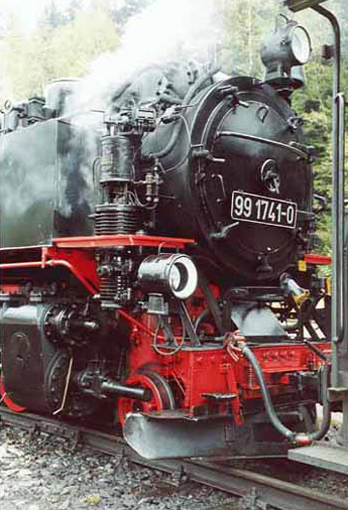 Bild 2 Schmalspurlok 99 1741-0 beheimatet in Zittau Front von schr&auml;gvorn