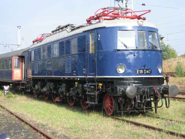 Bild 34 Museums E Lok 18047 in blau 