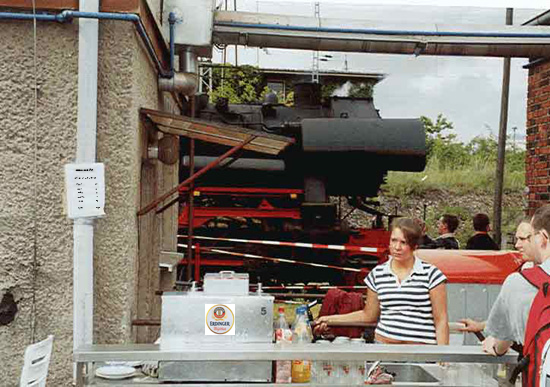 Bild 37 Lok hinter Imbiss