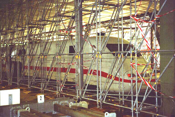 Bild 40 ICE hinter Gittern (Bauger&uuml;st)