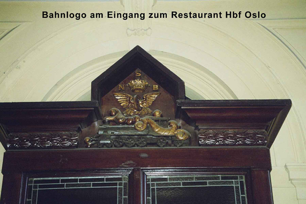 Bild 42 altes Bahnlogo Restauranteingang Oslo