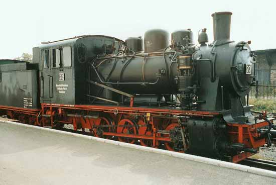 Bild 4 Schmalspurlok mit Schlepptender von der Seite Achsfolge D