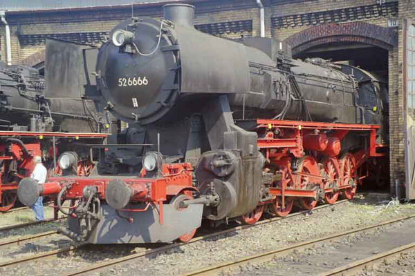 Bild 58 Kriegslok Br 52 6666 