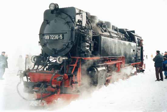 Bild 6 Schmalspurlok 99 7236-5 im Winter Harzer Querbahn